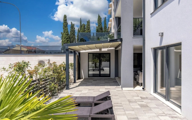 Spacious Pool Apartment Crikvenica