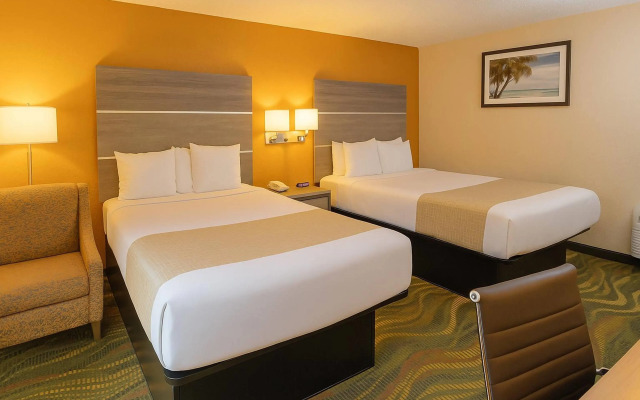 Travelodge by Wyndham Muskegon