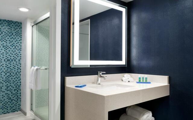 Holiday Inn Express Williamsbrg Busch Gardens Area by IHG