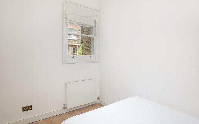 Bright 2BR Home in West Kensington, 6 Guests