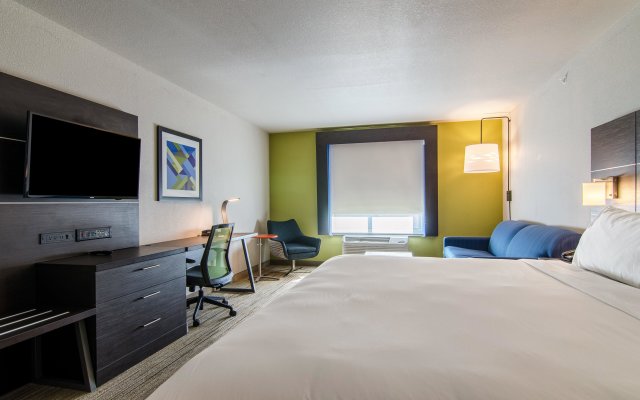 Holiday Inn Express & Suites Atchison, an IHG Hotel