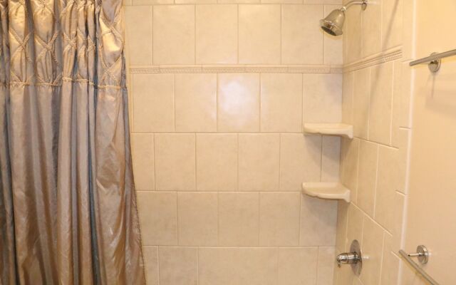 Jamaica Royale 606 - 2 Br Condo