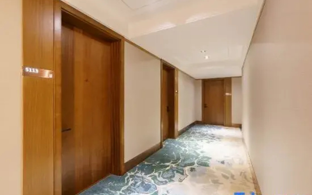 Madison Hotel Dalian Harbor Square, Donggang Business District