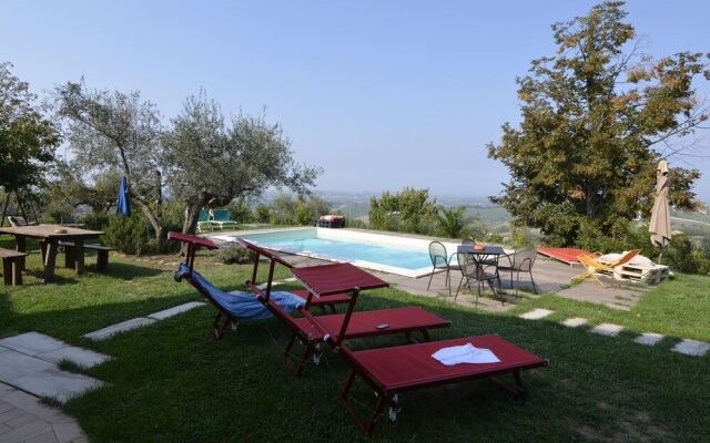 Cushy Apartment With Swimming Pool, Garden,fireplace,parking