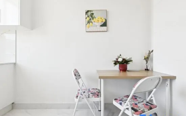 Convenient Stay – Just Steps from Station & Essentials – Entertainment – Sydney