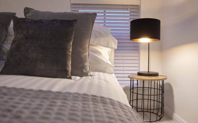 The Surfer's Loft Apartment