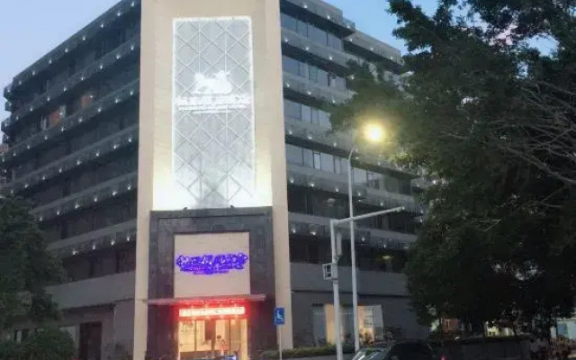 Zhuhai Xiangwang Hotel (Mingzhu City Rail Station)