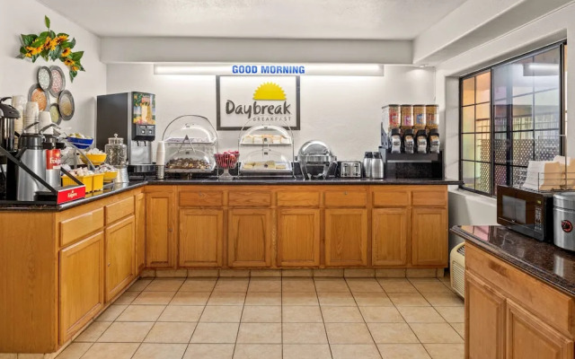 Days Inn And Suites Artesia