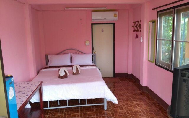Baan Aomsin Resort