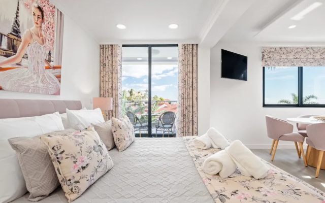 Camacho Studios - Pink Room by Homie