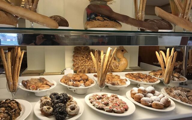 Ramada Al Hada Hotel And Suites