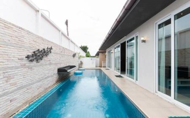 The Ville Jomtien Pool Villa By Larsen