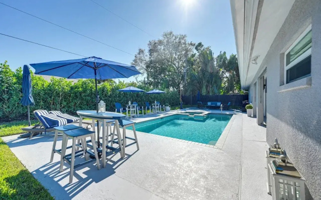 Pool & Spa: Luxe Home in Naples!