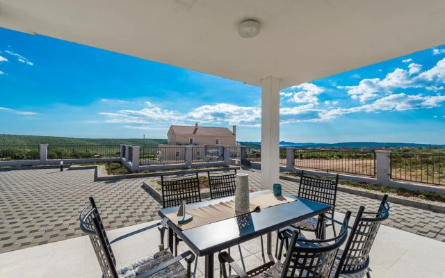 Stylish Villa With Private Pool and Terrace