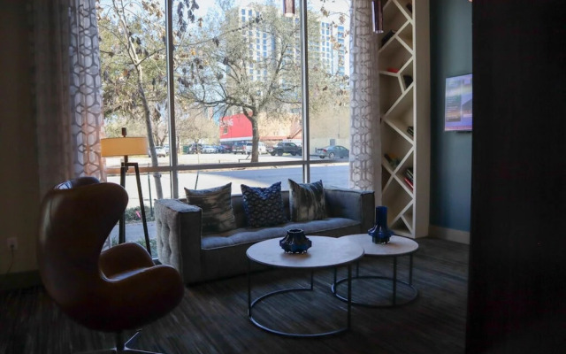 Recently Upgraded Downtown Great Amenities