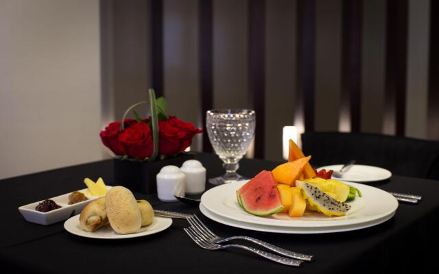 93 Luxury Suites & Residences