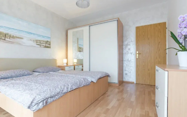 Spacious Holiday Home near Sea