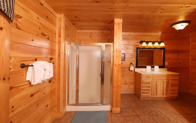 Mayberry 3 Br cabin by RedAwning