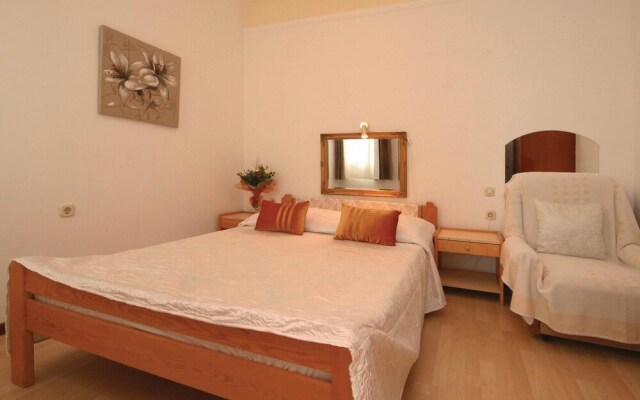 Beautiful Home in Brodarica With Wifi and 6 Bedrooms