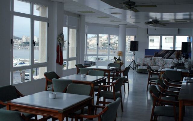 Club Nautico Aguilas - Hostel
