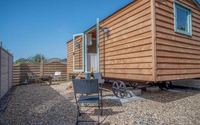 Willow - 1 Bedroom Shepherd's Hut - Amroth