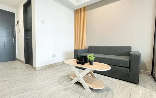 Basic Brown Accent 1Br Apartment Collins Boulevard