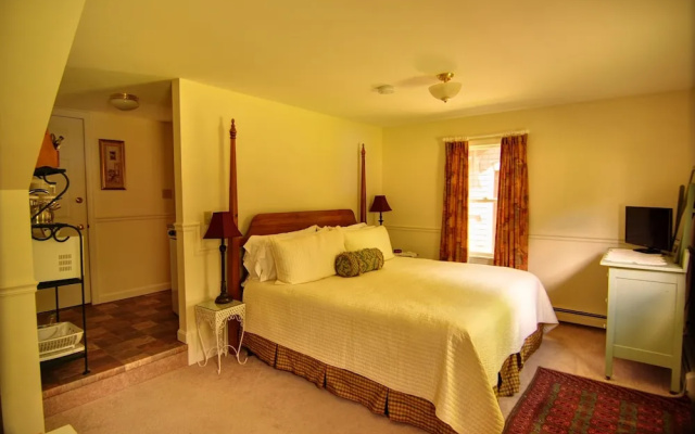 RiverWood Inn