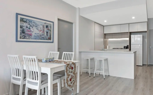 Kozyguru | Penrith | 2 Bed 2 Bath Apt Free Parking