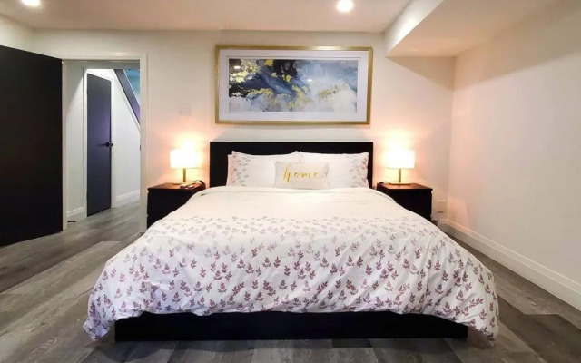 Renovated Guest Suite Near The Lake & High Park in Toronto!