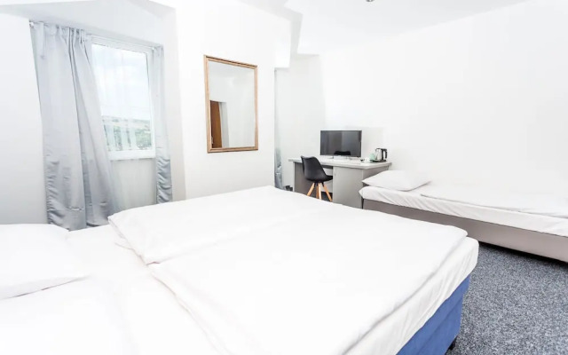 TIF hotel & restaurant