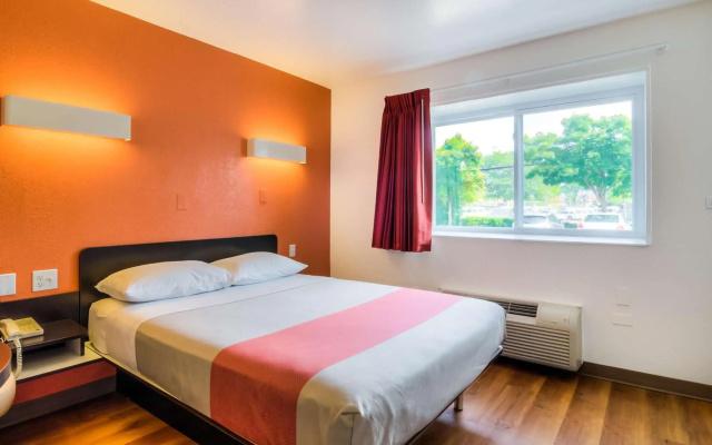 Motel 6 Arlington Heights, IL - Chicago North Central