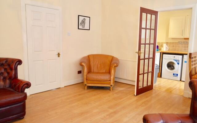 Central 3 Bedroom Flat