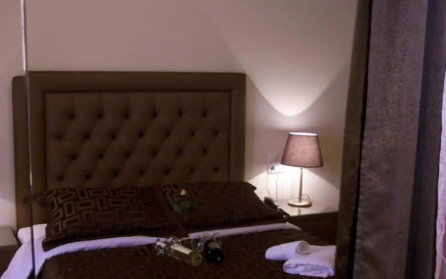 Hotel Queens Leriotis