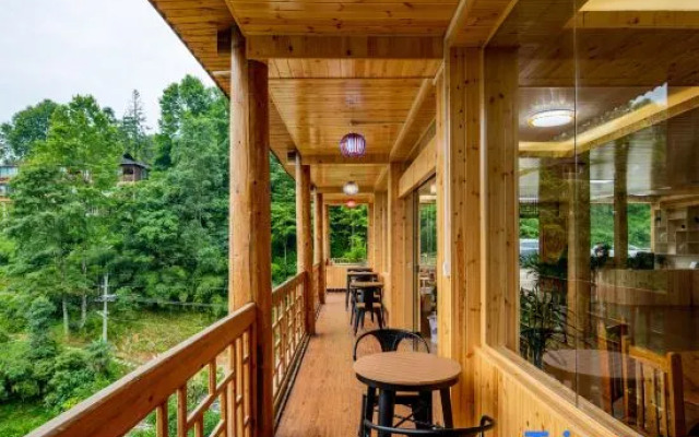 Yuelai Courtyard Hotel (Longsheng Longji Terrace Observation Deck)