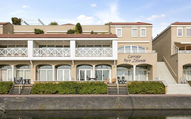 Spacious Luxury Apartment With Beautiful Views of the Marina