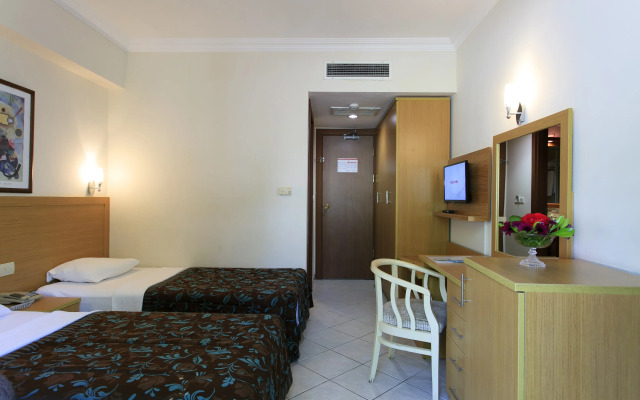 Perdikia Beach Hotel