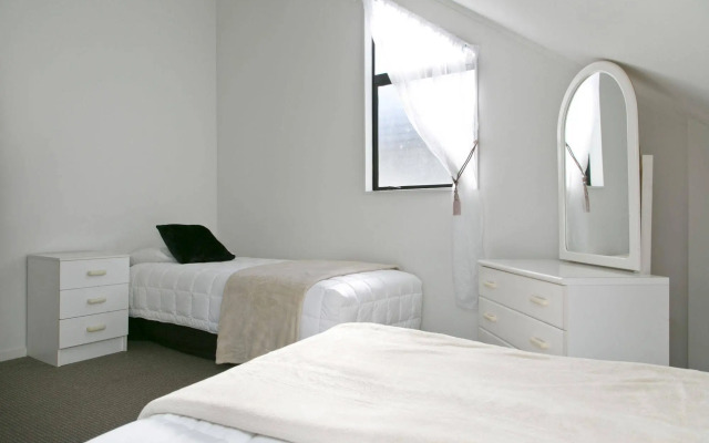 Le Chalet Suisse Motel Apartments
