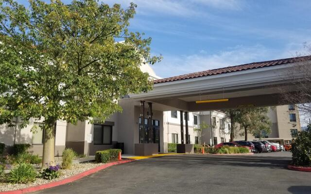 Best Western Valencia/Six Flags Inn & Suites