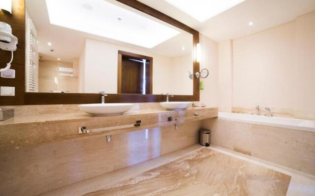 Natura Mazur Resort & Conference