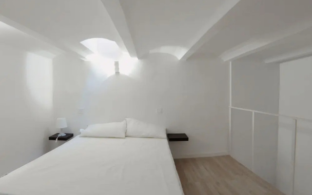 Duplex con cama de 135cm, A/C. WiFi metro Plaza Eiptica
