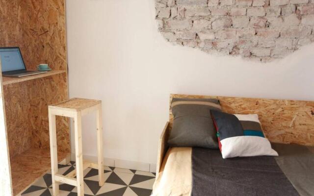 Tiny Apartment Next to Rho Fair Milan with Parking