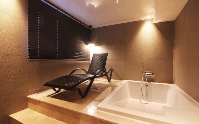 Busan Oncheonjang Mr Brick