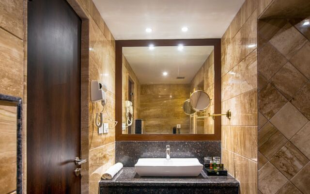 Hotel Saffron Crest