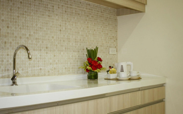 Golden Prince Hotel and Suites