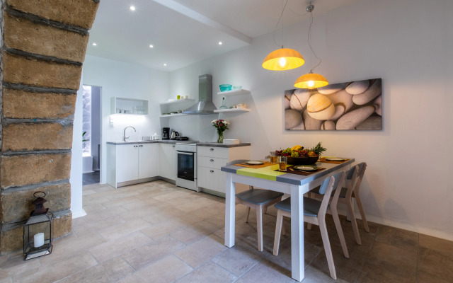 Arco Naxos Luxury Apartments