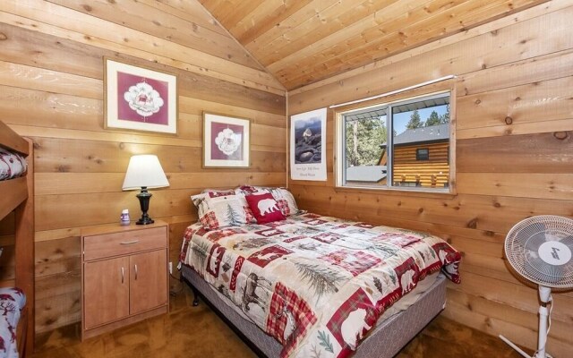 012 - Lakefront Chalet