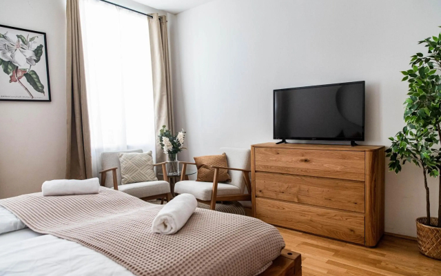 King Bed Home with Smart Tv, Perfect for groups of 4 - Hotel in Vienna - Photo 4