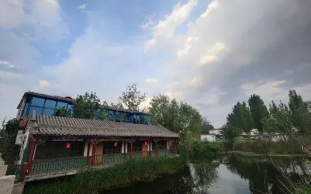 Baiyangdian Water Town Inn