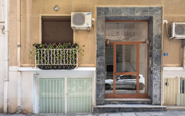 Les Nuances de Blue 1-BR Apt in Athens