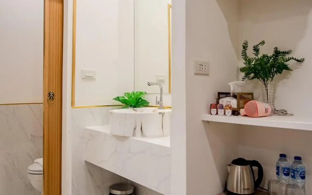 Isara Boutique Hotel and Cafe